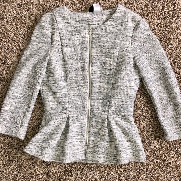 Gray and White h&m shirt - Picture 3 of 7